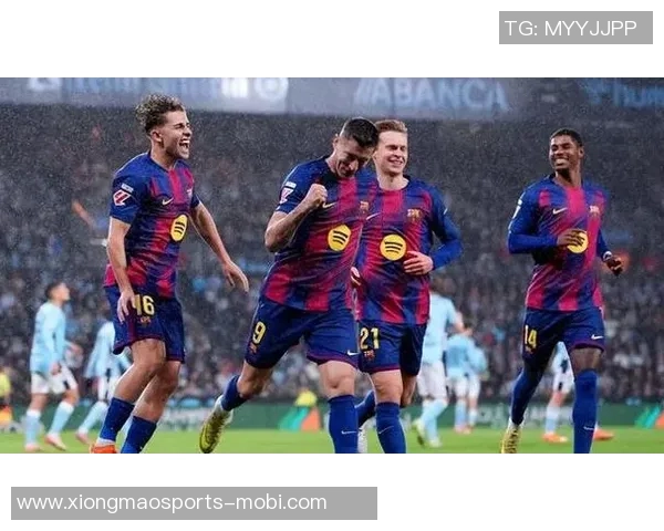 莱万连续两场西甲替补赛后不满率先离开诺坎普引发关注 莱万连续两场西甲替补赛后不满率先离开诺坎普引发关注