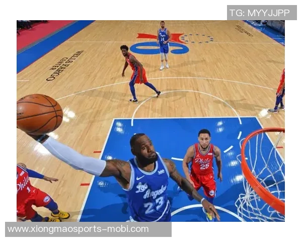 弗里曼防守丹尼斯三分时垫脚被判定为一级恶意犯规引发争议 弗里曼防守丹尼斯三分时垫脚被判定为一级恶意犯规引发争议